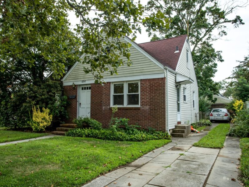 outside of 3 bedroom home for private sale by maltz auctions