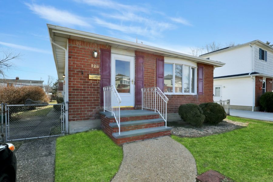 exterior of home for sale at maltz auctions in new york