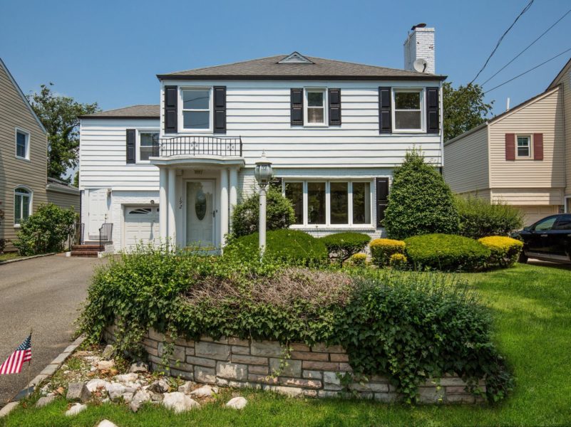outside of front of 4 bedroom home for sale at maltz auctions