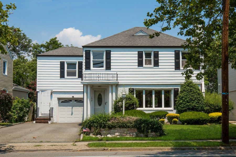 outside of front of 4 bedroom home for sale at maltz auctions