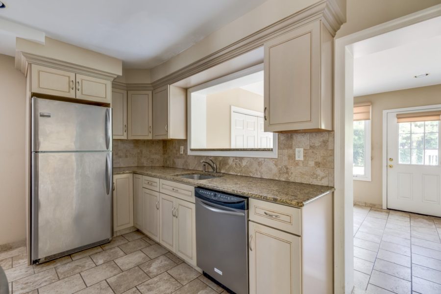 kitchen space of 4 bedroom home for sale at maltz auctions