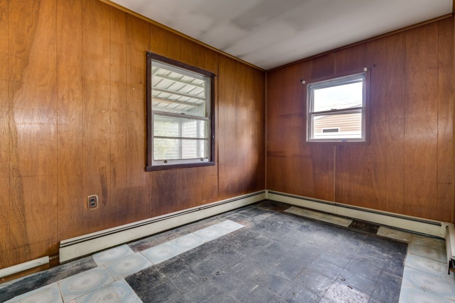 inside of home for sale at Maltz Auctions