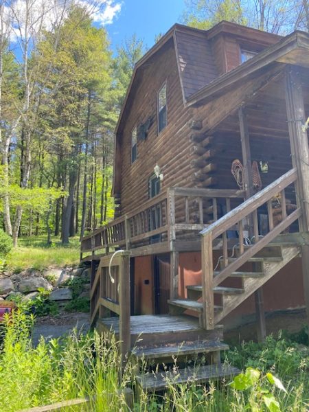 side view of 3 bedroom vacation home for sale at maltz auctions